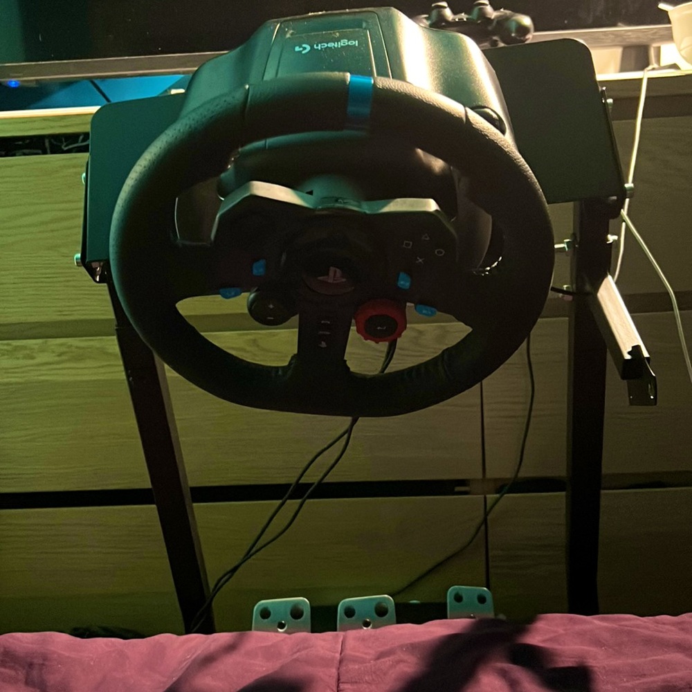 Logitech ps4 steering wheel With everything except shift gear